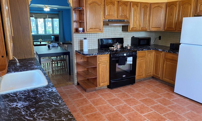 Constable Hook Apartment | SUNNY THREE BEDROOM APT NEAR NYC/NWK/CRUISE