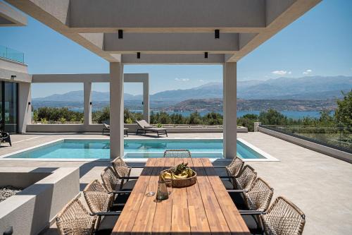 Sternes Villa | Sunny Vacay Villa