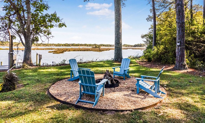 Reedville House | Sunnybank Getaway - Waterfront w/Pier & Kayaks in Reedville, VA
