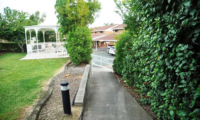 Eight Mile Plains Hotel | Sunnybank Star Hotel & Apartments