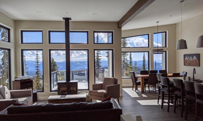 Silver Star Mountain House | Sunnyridge Retreat