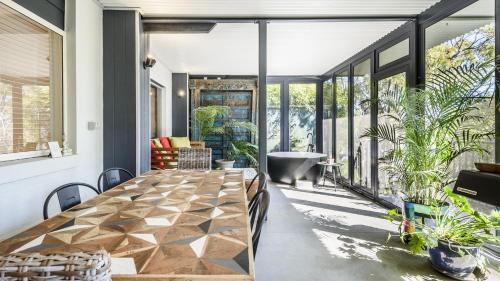 Killcare Heights House | 'Sunnyside House - Ocean Views' by Accom Holidays
