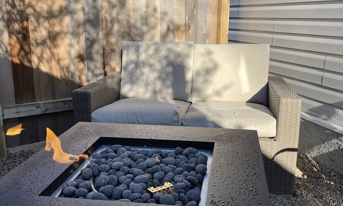 Southwest Edmonton Apartment | SunnyView Suite-Inviting 1 Bedroom Garden Suite
