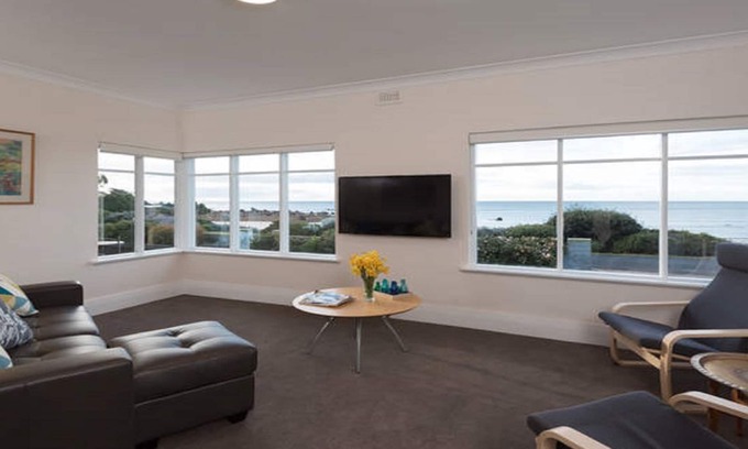 Penguin House | Sunrise at Penguin - beach retreat