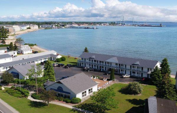 Mackinaw City Hotel | Sunrise Beach Motel