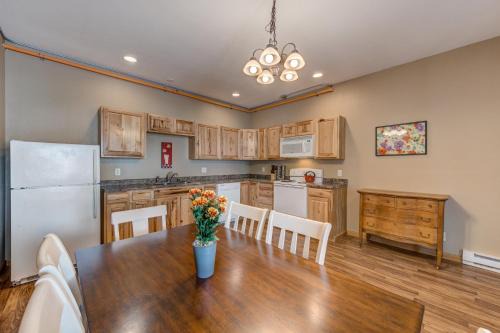 Pepin Apartment | Sunrise Condo - Sunny Loft Bedrooms Near The Beach