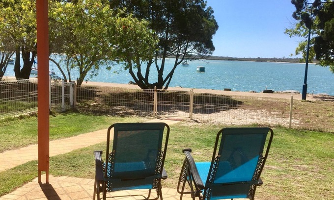 Traviston House | Sunrise Down - Burrum Heads- Riverfront-2BR-Aircon-Pets Welcome