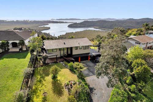 Haruru House | Sunrise Lookout - Paihia Holiday Home
