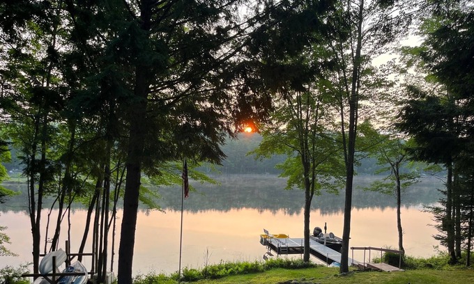 Norway House | Sunrise Point - Secluded Waterfront Home on North Pond