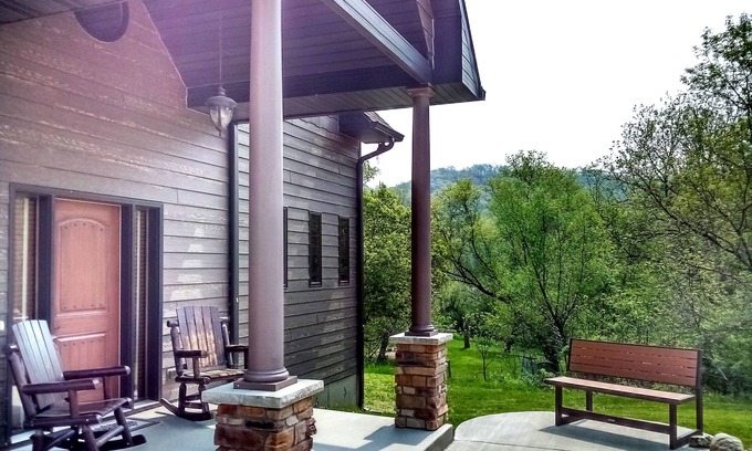 Elba Hotel | Sunrise Suite Retreat, River on Property, Adults Only, No Pets, Peace and Quiet!