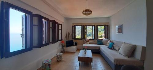 Papa Nero House | Sunrise View Home