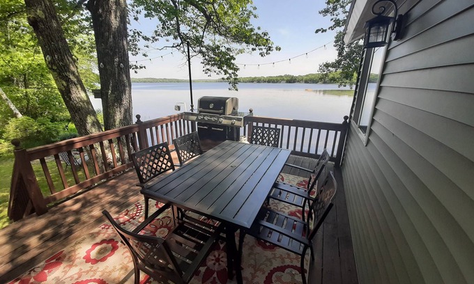 Bangor Cabin | Sunrise Views Cabin with AC, Game Room & Bar