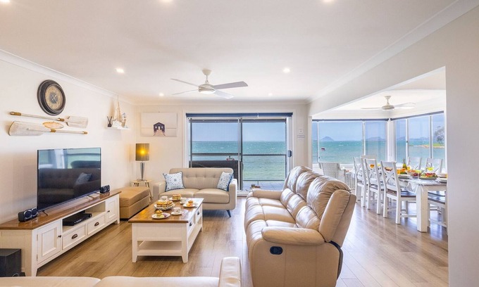 Soldiers Point House | Sunrise Waters, 2/63 Soldiers Point Road - stunning waterfront property '