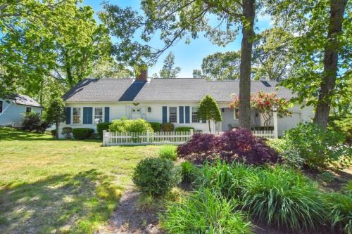 East Dennis House | Sunroom Spacious Deck 8 Mins to Mayflower Beach