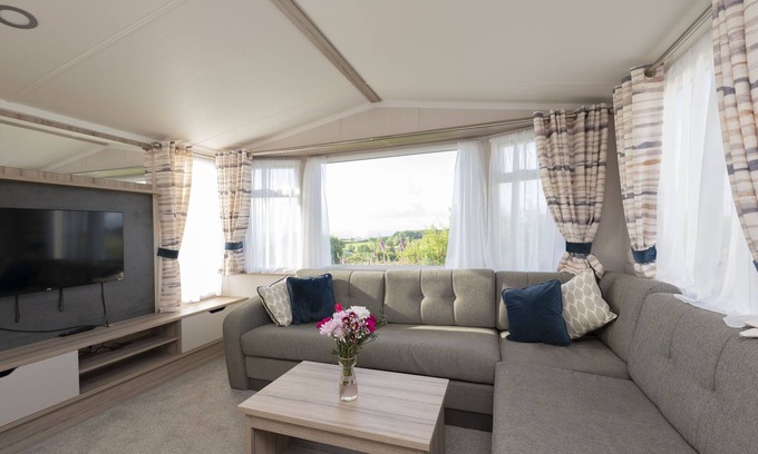 Looe House | Sunsaver Caravan by Belvilla