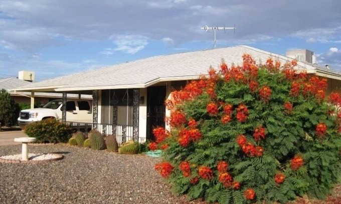 Sun City House | SUNseekers Getaway 2BR/1BA for 2-4 guests. Close to golf and rec centers
