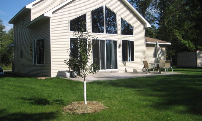Isle House | Sunset Bay Getaway - Beautiful Home, SAND BEACH!