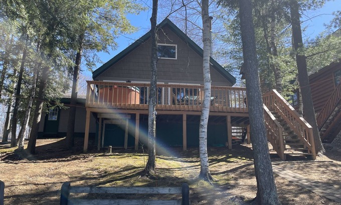 Lake Arrowhead Ski Chalet | Sunset Beach Chalet with Hot Tub & Fire Pit Near Hiking, Skiing & Snowmobiling