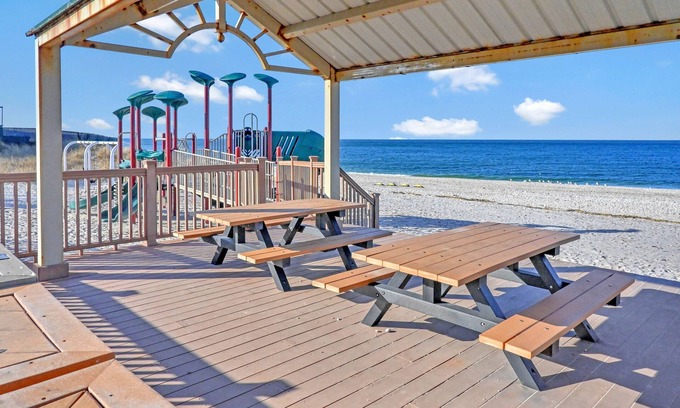 Baiting Hollow Cottage | Sunset Beach House:Amazing views,Secluded,Private Beach Cottage!