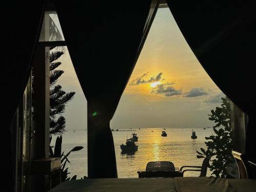 Duong Dong House | sunset beach house