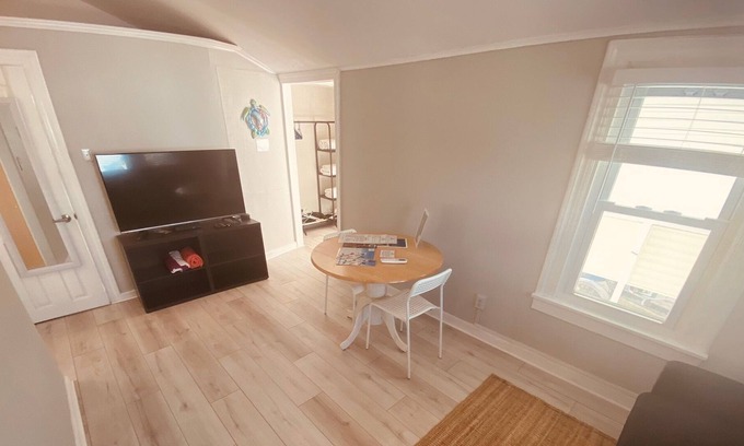 Sunset Beach House | Sunset Beach Treasure Island 1/1 Wi-fi Parking 117-b