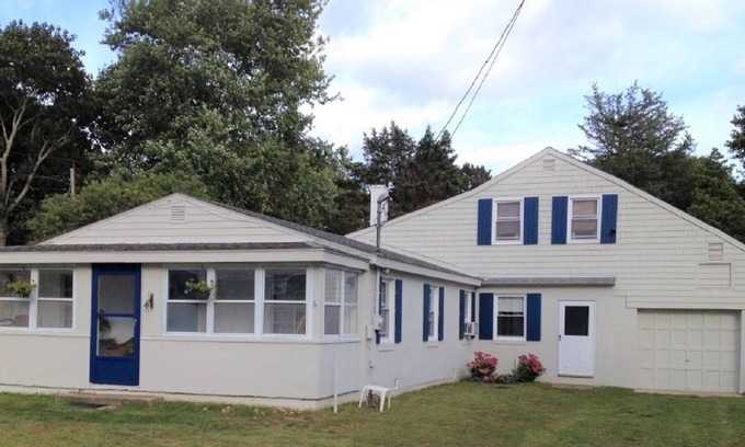 Charlestown House | SUNSET BREEZE- BEACH HOME Family friendly, welcoming cottage - clean & bright!