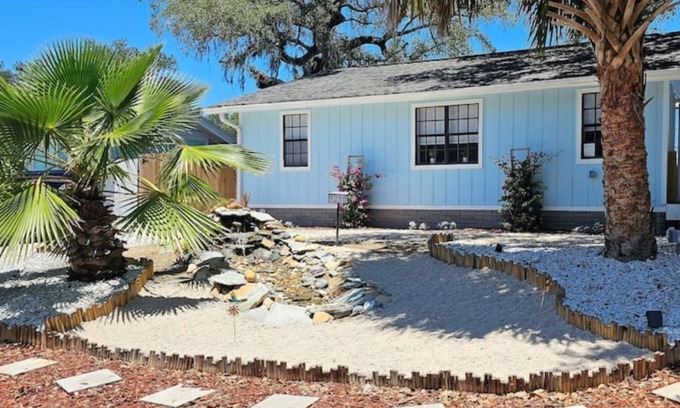 Clearwater House | Sunset Bungalows - Triplex with Cabanas and Pool