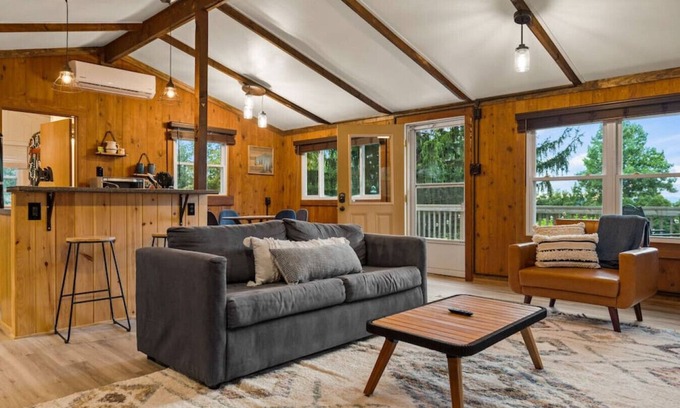 Elkton Cabin | Sunset Cabin - 15 min to SNP