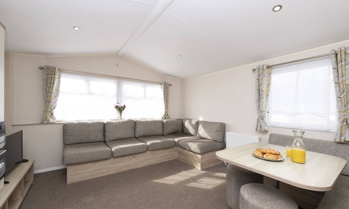 Looe House | Sunset Caravan by Belvilla