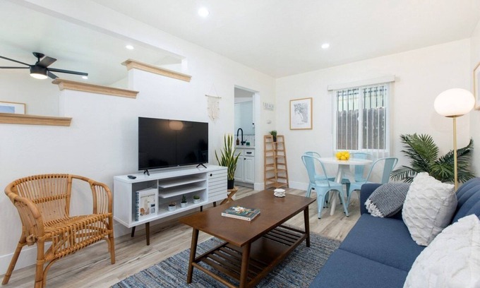 Ocean Beach Apartment | Sunset Cliffs Ocean Beach Designed w/Parking!