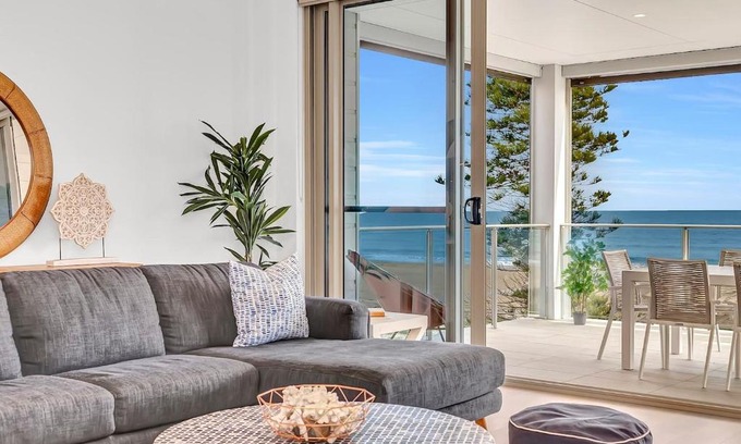 Moana Apartment | 'Sunset Delight' Hamptons-style Beachfront Living