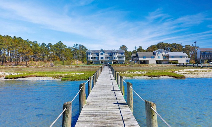 Chincoteague House | Sunset Dreams - Pet friendly, Waterfront; Shared dock!