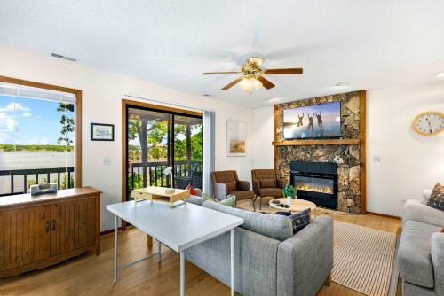 Gravois Mills House | Sunset Escape - Fit For 8