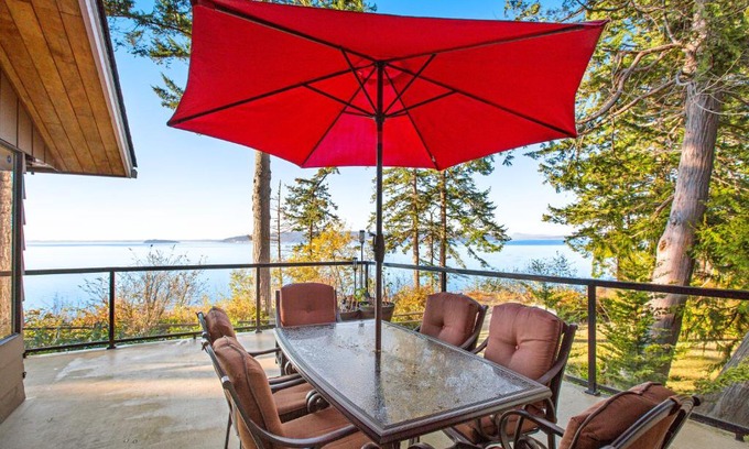 Camano Island House | Sunset Getaway