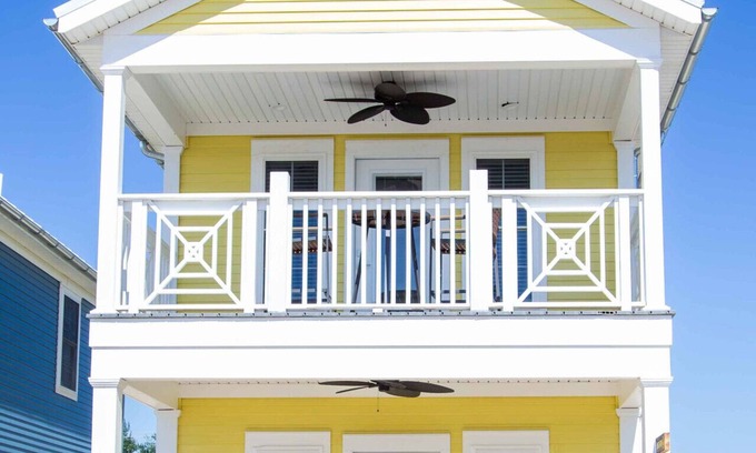 Celina House | Sunset Haven: 2 Bed/1.5 Bath Lakeside Cottage!