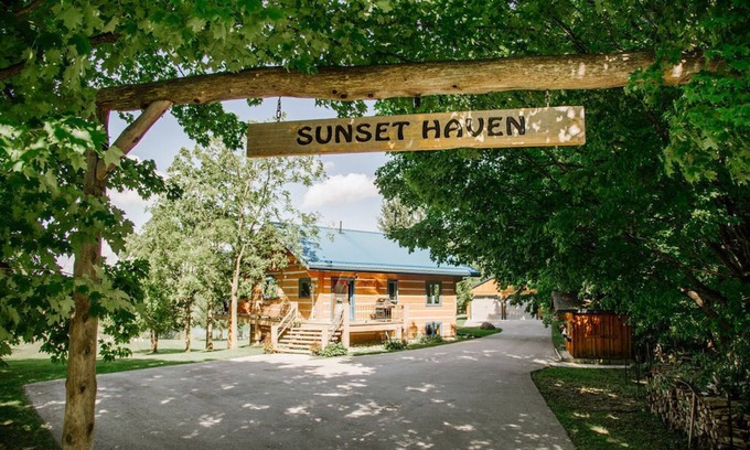 Flesherton House | Sunset Haven on Three Acres With Private Beach Front Pond
