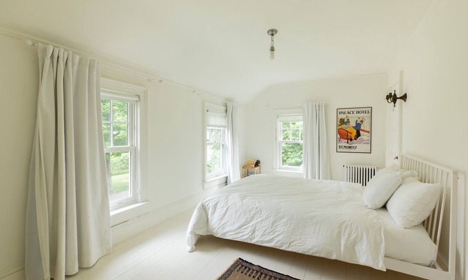 Germantown House | Sunset Hill: 1860's Farmhouse w/Heated Pool +Views