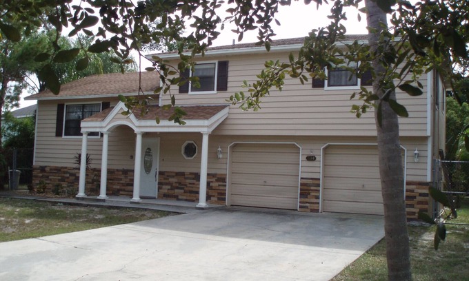 Tarpon Springs House | "SUNSET HOME", 0.6 MILES FROM HOWARD PARK AND BEACH - TARPON SPRINGS, FLORIDA