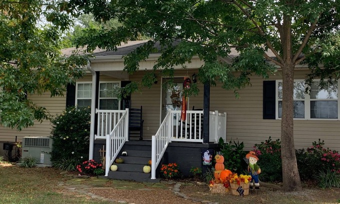 Guntersville House | Sunset House on Lake Guntersville: Fishermen & Cozy Family Paradise!