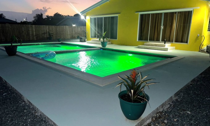 Hannah's Rest Apartment | Sunset Island Sanctuary; sleeps 4!