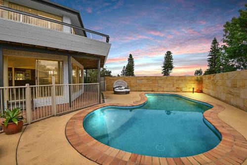 The Entrance North House | Sunset Lake House - Your Dream Family Getaway