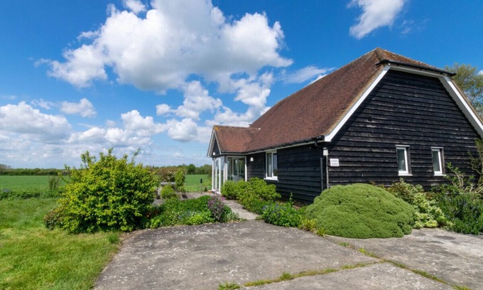 Etchinghill House | Sunset Lodge - Three Bedroom House, Sleeps 6