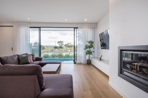 Safety Beach Villa | Sunset Marina - An Architectural Gem by the Beach