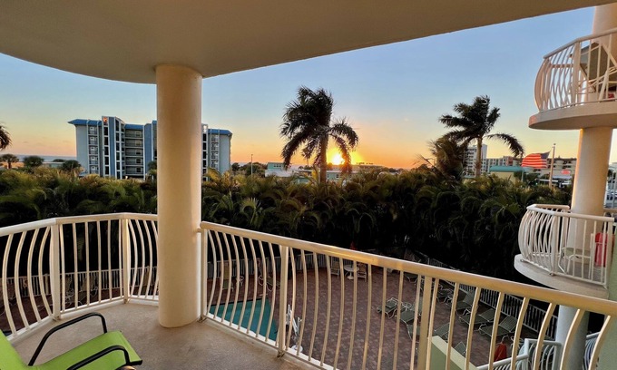 Treasure Island Condo | Sunset Nest: Two Bedroom Condo with Sunset Views