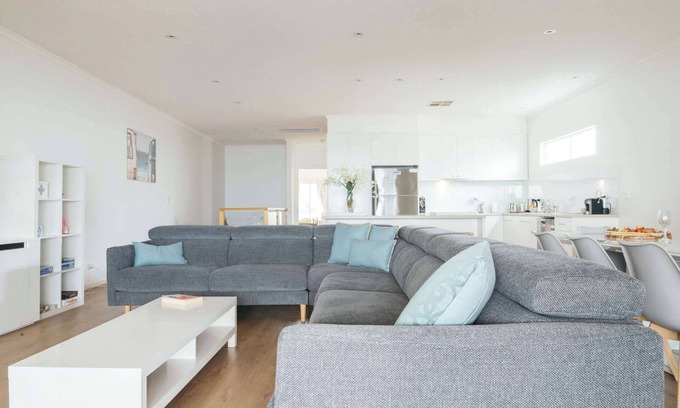 Adelaide House | Sunset Ocean Views Esplanade, 6 BR, Sleeps 15