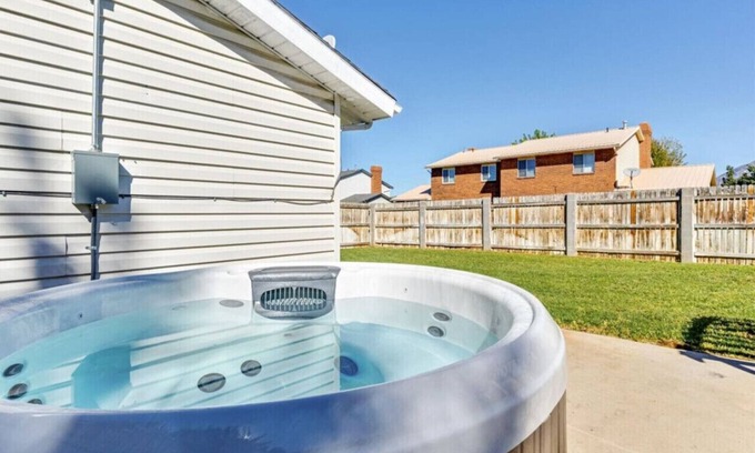 Orem House | Sunset Paradise Retreat | 2 Hot Tubs | 2 Houses
