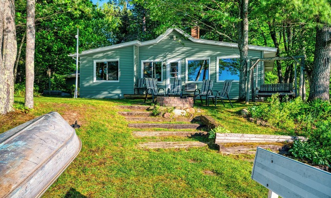 Rumely Cottage | Sunset Point Lake Cottage, Sauna + Aquapark Access