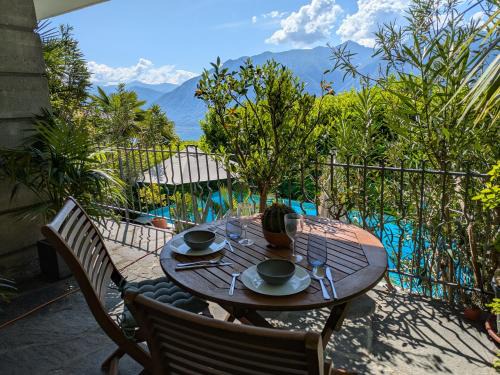 Orselina Apartment | Sunset Pool Escape