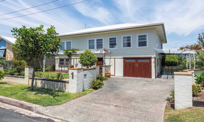 Yamba House | Sunset Retreat - Oceanstays