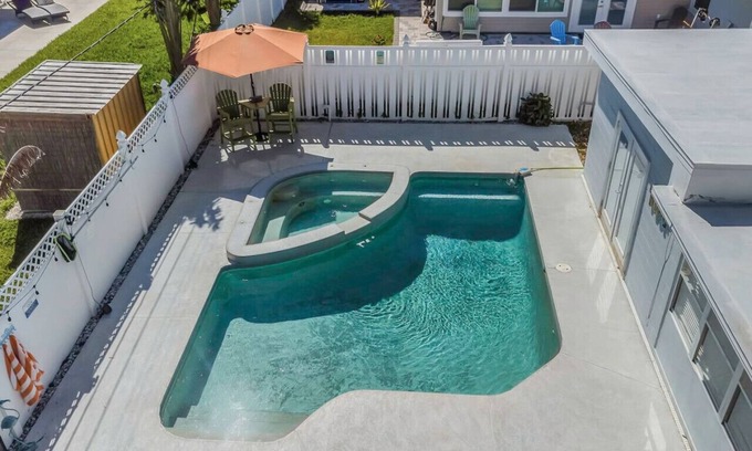 Redington Beach House | Sunset Retreat | Walk to Beach + Dining, Pool